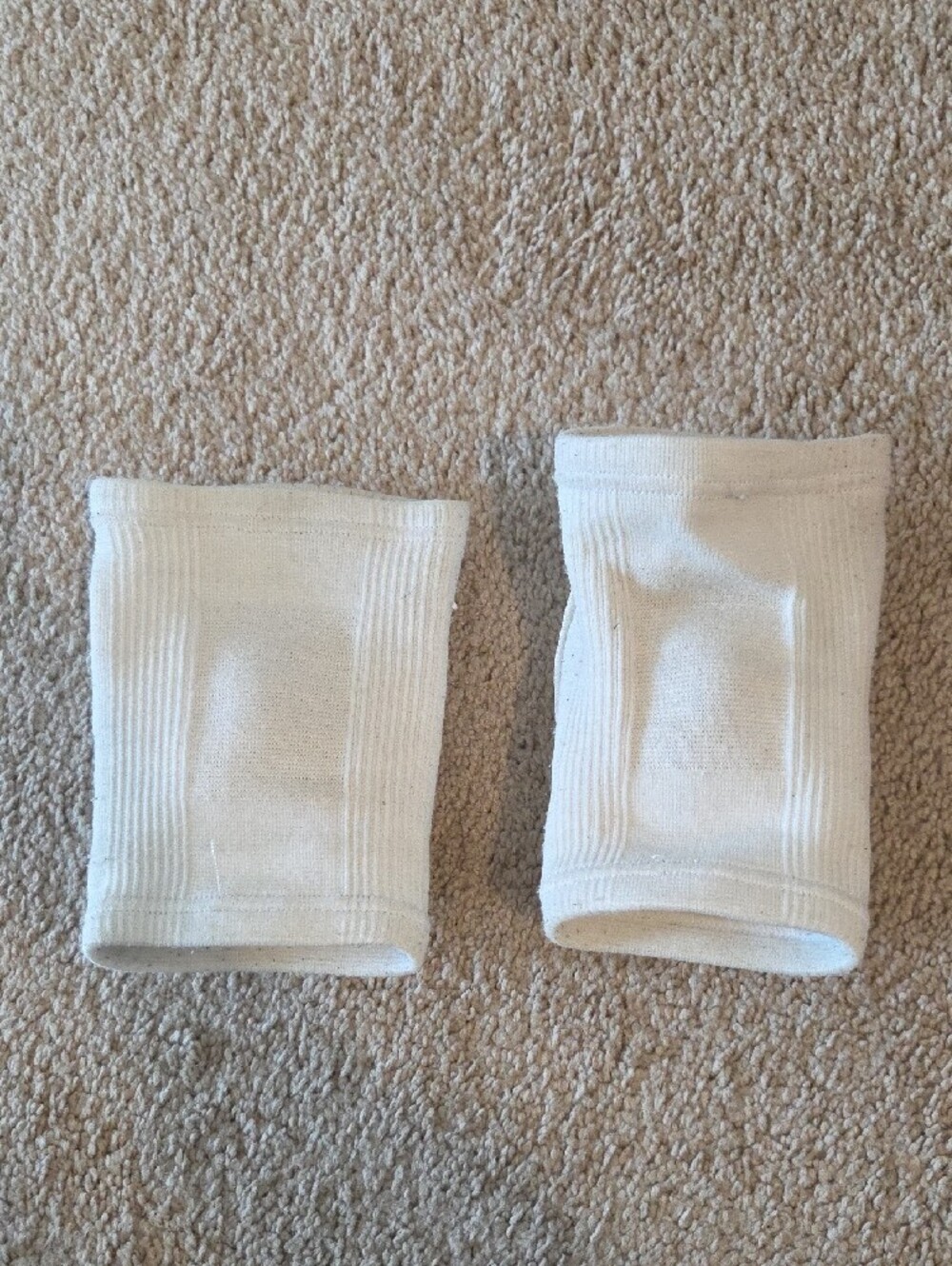 Wilson White Padded Volleyball Knee Pads - Picture 2 of 4